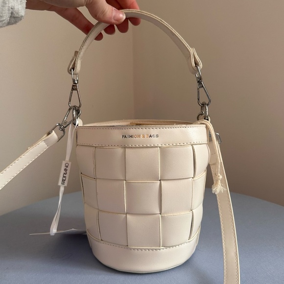 Handbags - NWT Fabriano White Woven Crossbody Small Bucket Bag